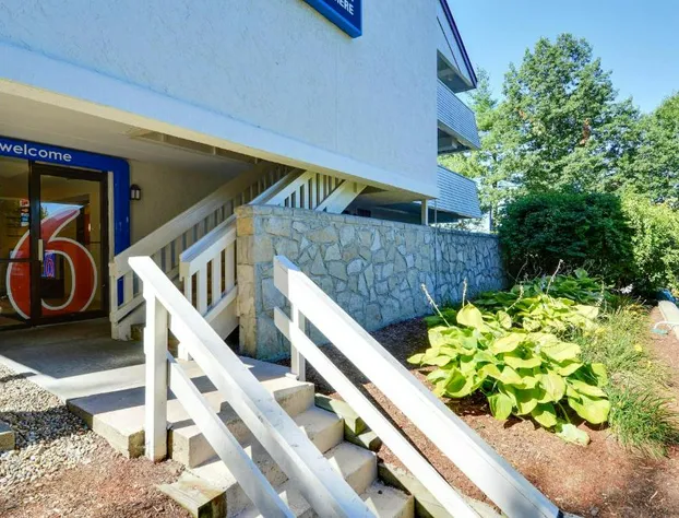 Motel 6 Nashua, NH - South hotel detail image 2