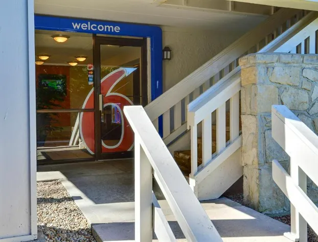 Motel 6 Nashua, NH - South hotel detail image 3