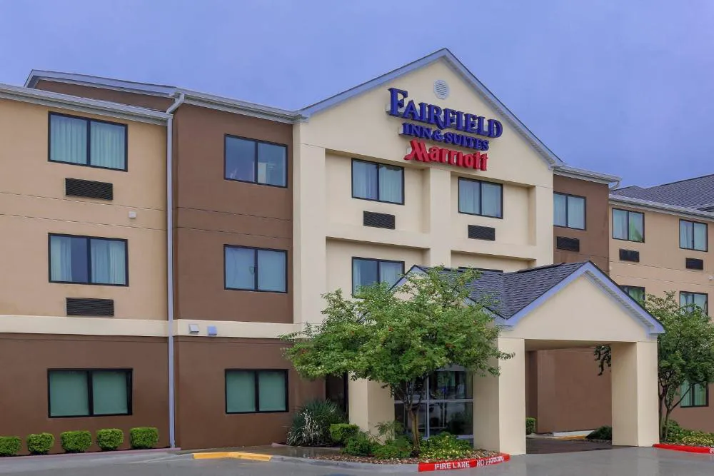 Fairfield Inn & Suites Victoria hotel hero