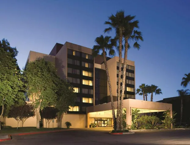 DoubleTree by Hilton Fresno Convention Center hotel detail image 1