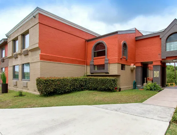 Quality Inn & Suites I-35 near Frost Bank Center hotel detail image 3