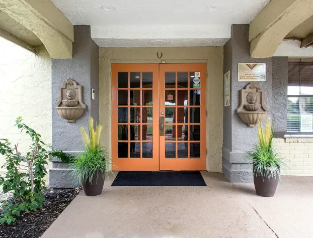 Quality Inn & Suites I-35 near Frost Bank Center hotel detail image 4