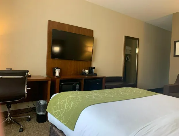 Comfort Suites Peoria I-74 hotel detail image 3