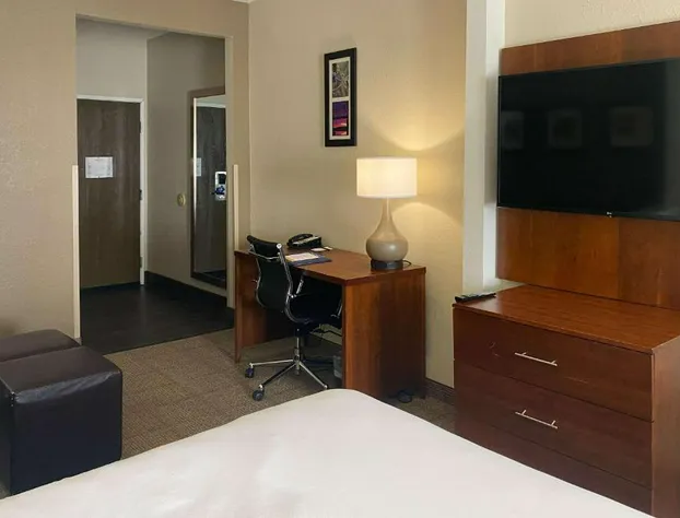 Comfort Suites Peoria I-74 hotel detail image 4