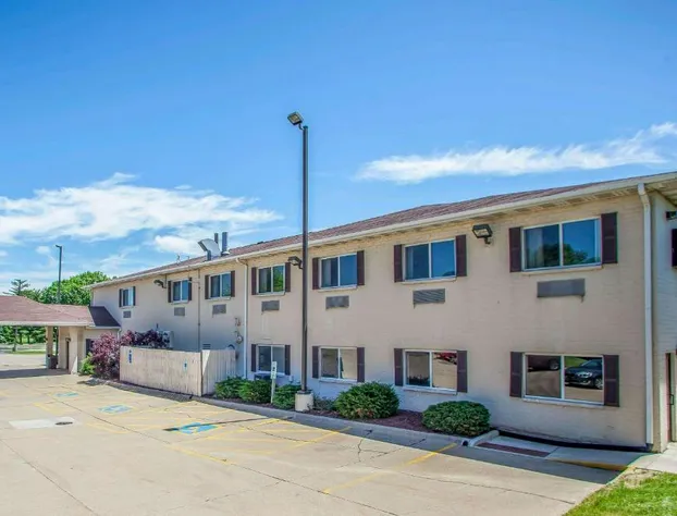 Comfort Suites Peoria I-74 hotel detail image 1