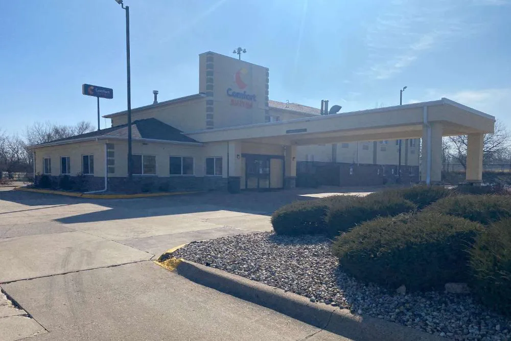 Comfort Suites Peoria I-74 hotel hero