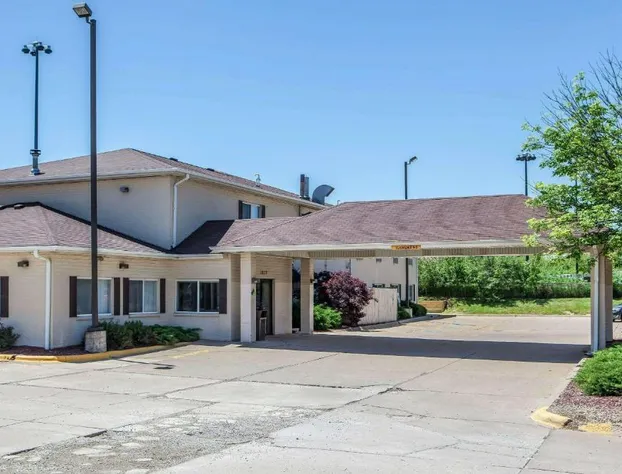 Comfort Suites Peoria I-74 hotel detail image 3