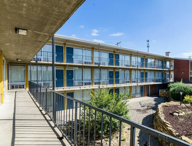 Meadow Acres Inn hotel detail image 4