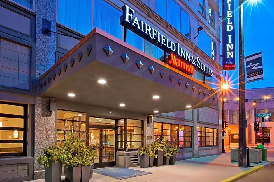 Fairfield Inn & Suites by Marriott Milwaukee Downtown hotel hero