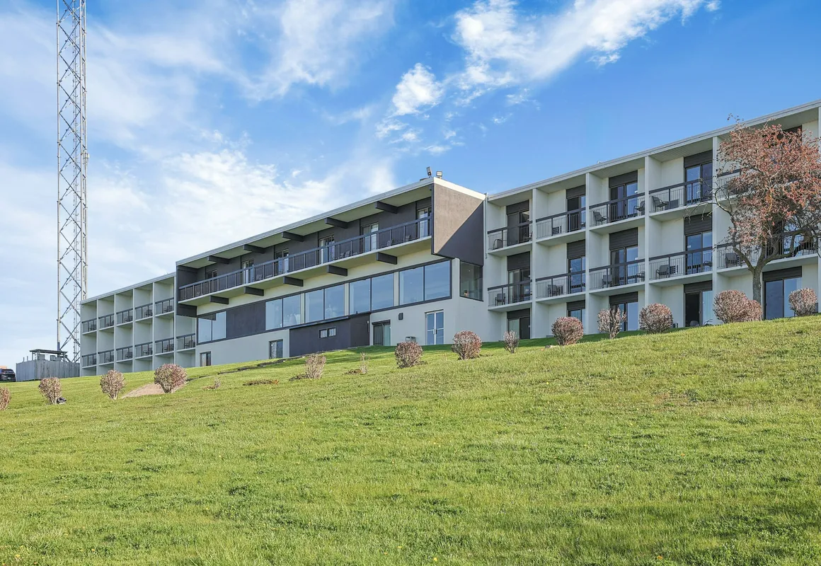 The Jordan Ramada by Wyndham hotel hero