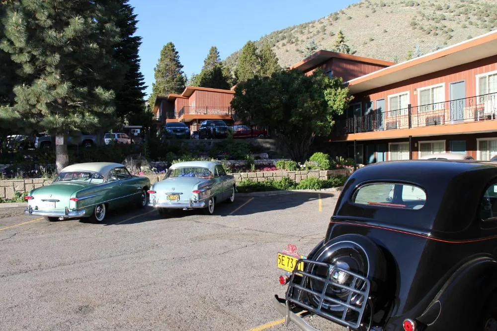 Lake View Lodge hotel hero