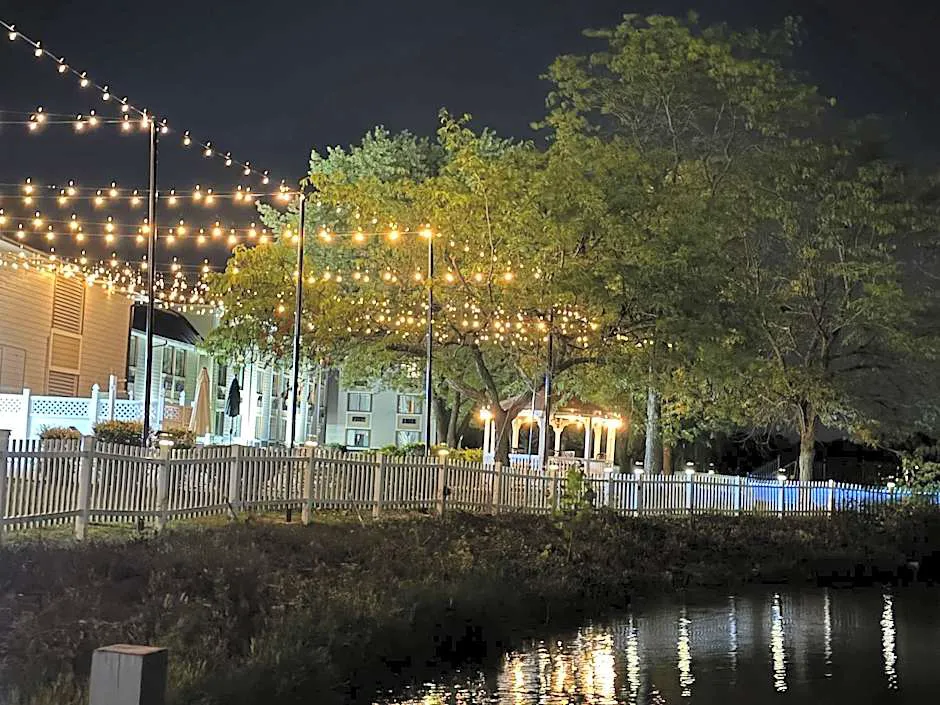 Travelodge by Wyndham Indianapolis Speedway hotel hero