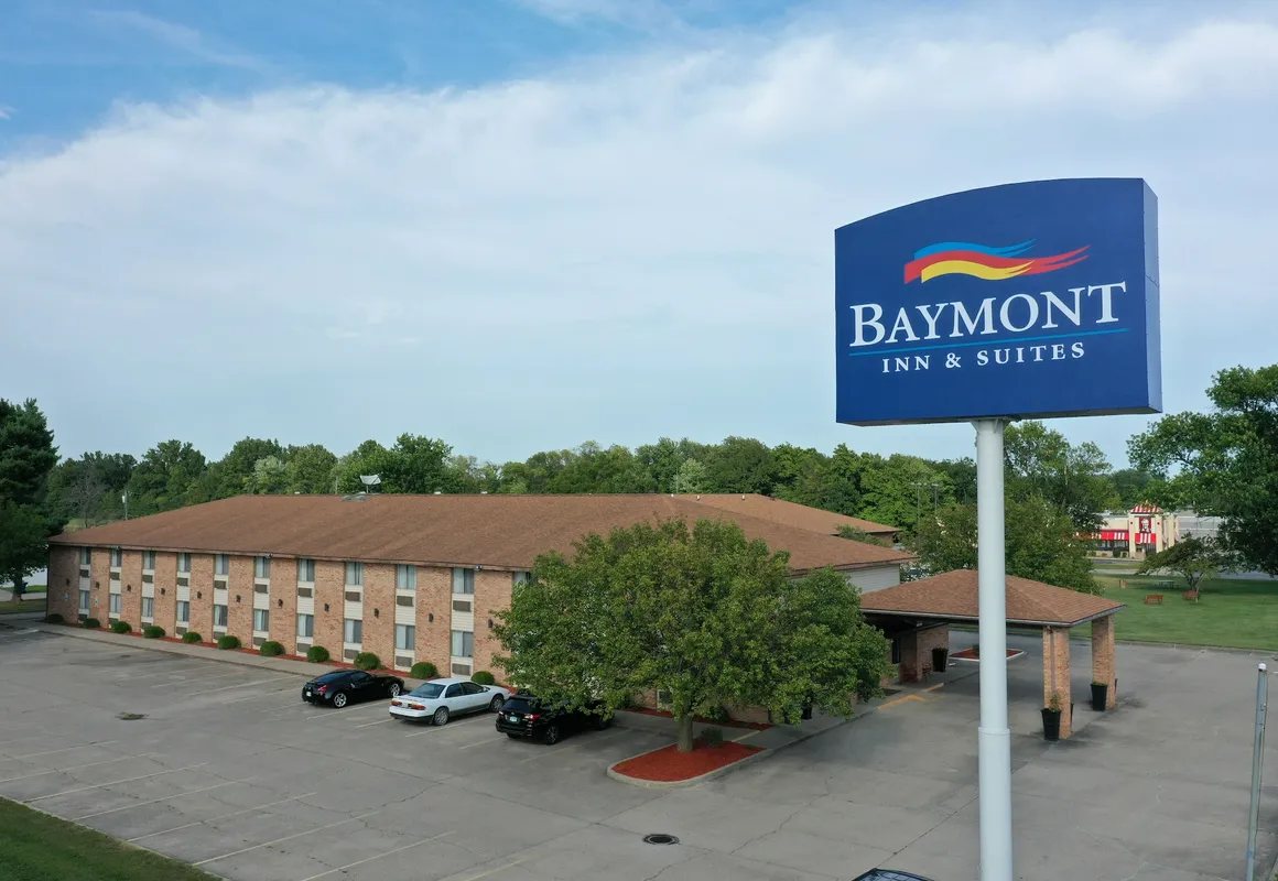 Baymont by Wyndham Robinson hotel hero