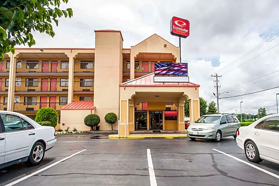 Econo Lodge Inn & Suites hotel hero