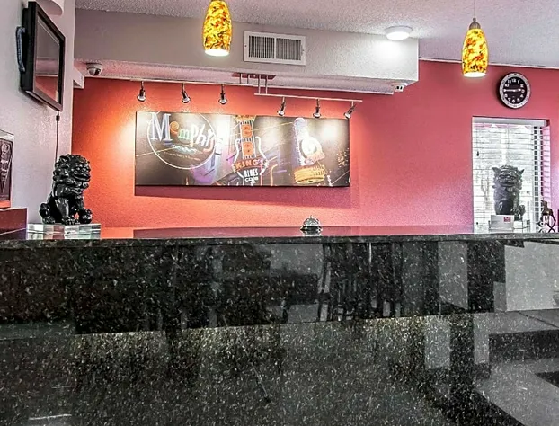 Econo Lodge Inn & Suites hotel detail image 3