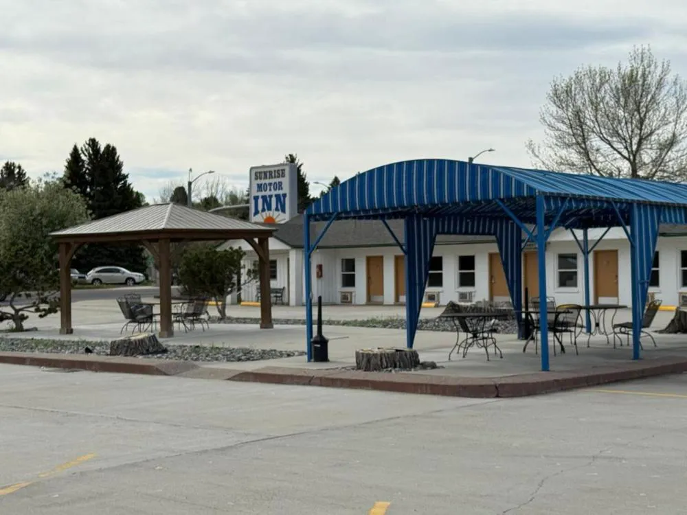 Sunrise Motor Inn hotel hero