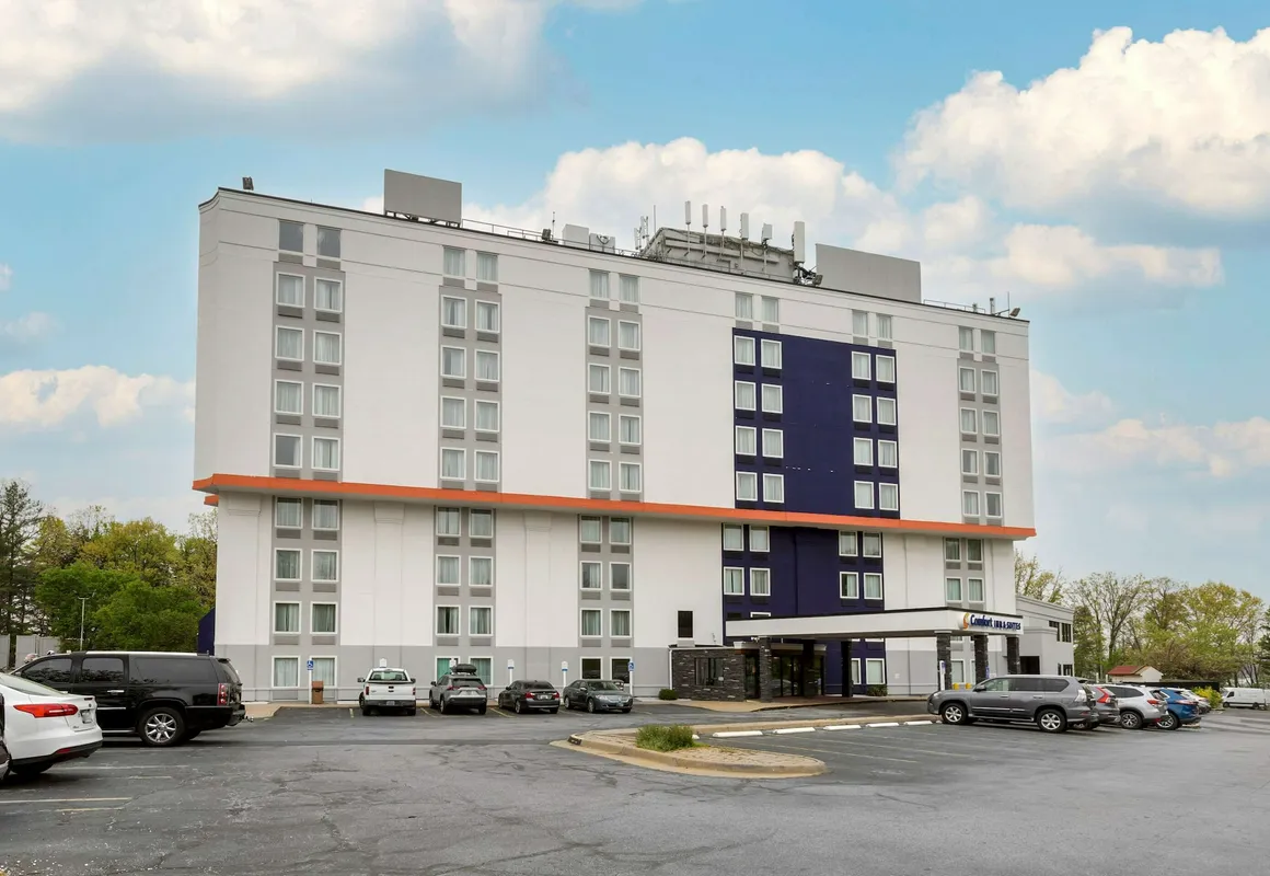 Comfort Inn & Suites Alexandria West hotel hero