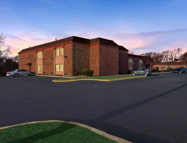 Suburban Studios Kansas City Airport North hotel detail image 4