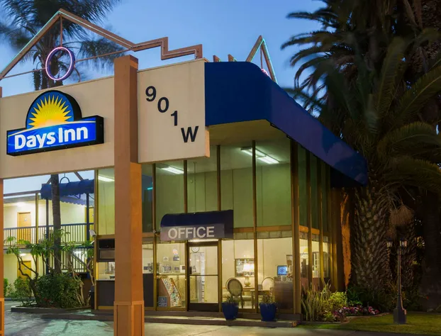 Days Inn by Wyndham Los Angeles Stadium Area/LAX hotel detail image 3