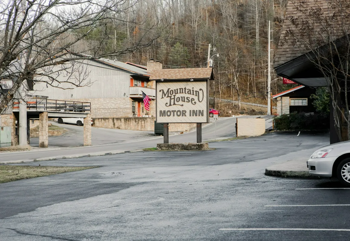 Mountain House Inn hotel hero