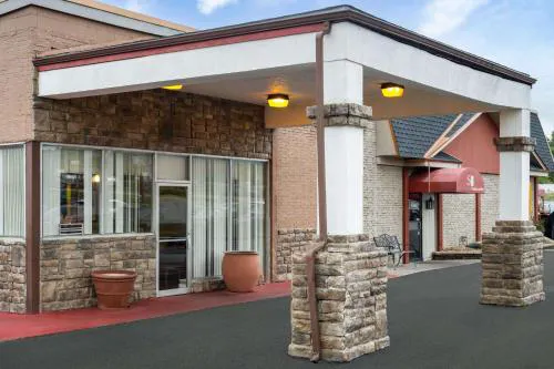 Super 8 by Wyndham Youngstown/Girard hotel detail image 1