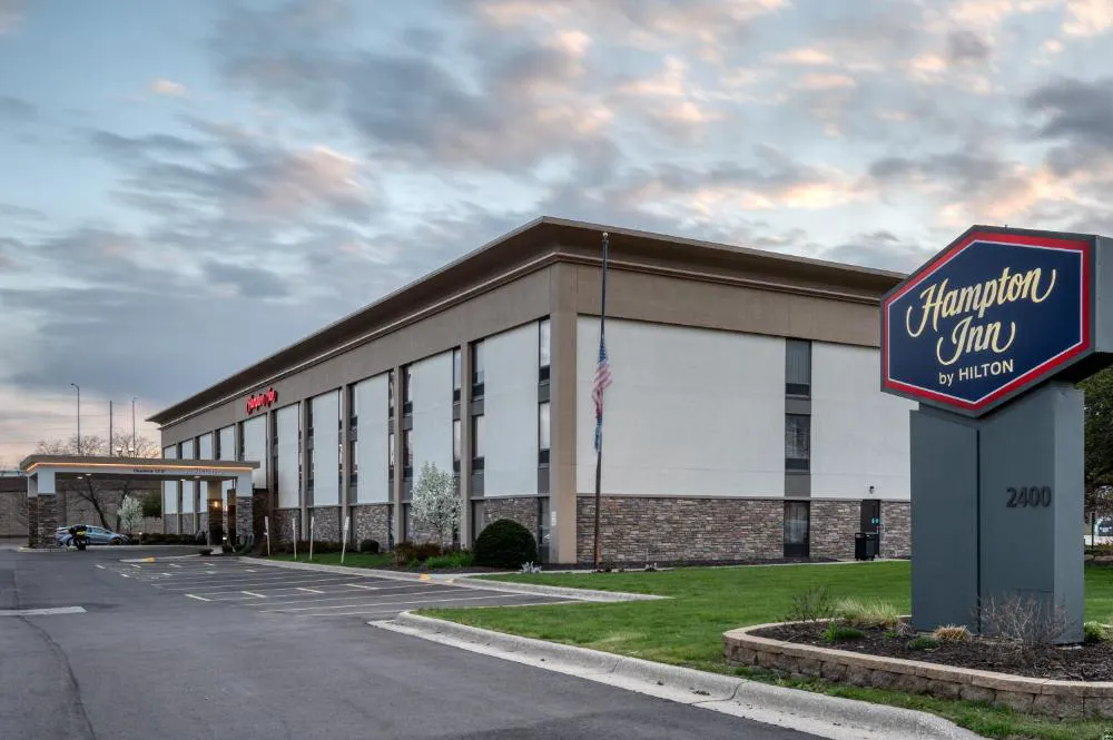 Hampton Inn Janesville hotel hero