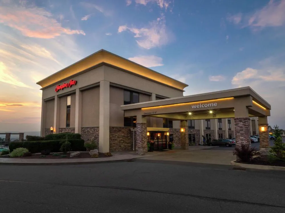 Hampton Inn Hazleton hotel hero
