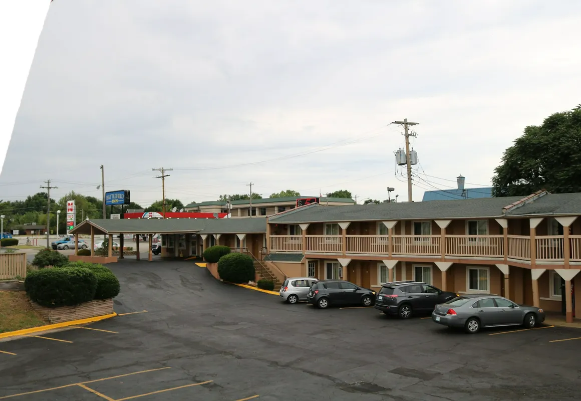 Battlefield Inn Springfield hotel hero