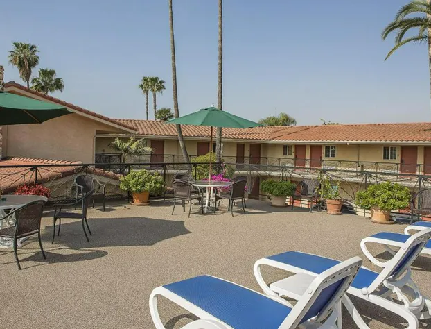 Safari Inn, a Coast Hotel hotel detail image 2