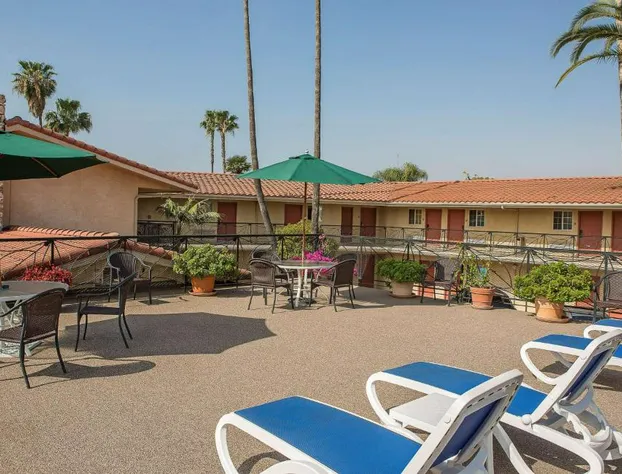 Safari Inn Burbank/Universal, a Coast Hotel hotel detail image 1