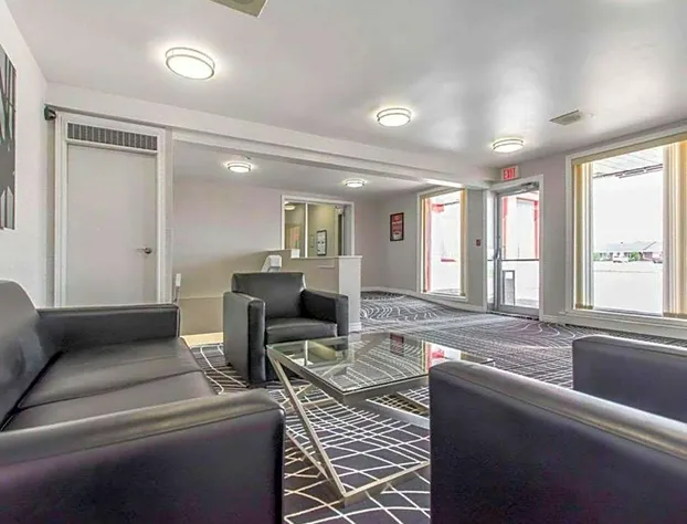 Econo Lodge hotel detail image 4