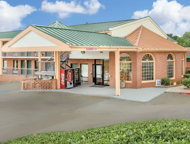 Econo Lodge Acworth East hotel detail image 3