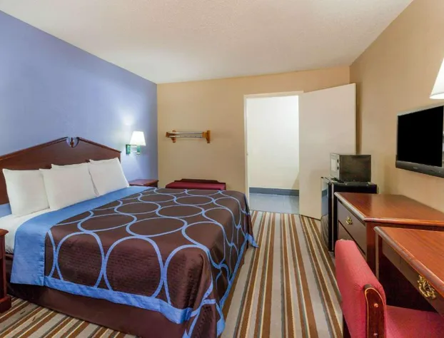 Super 8 by Wyndham Mt. Pleasant TX hotel detail image 3