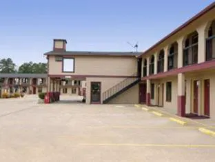 Super 8 by Wyndham Mt. Pleasant TX hotel detail image 1