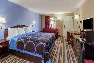 Super 8 by Wyndham Mt. Pleasant TX hotel detail image 3