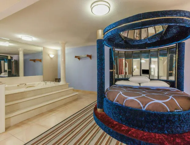 Super 8 by Wyndham Mt. Pleasant TX hotel detail image 4