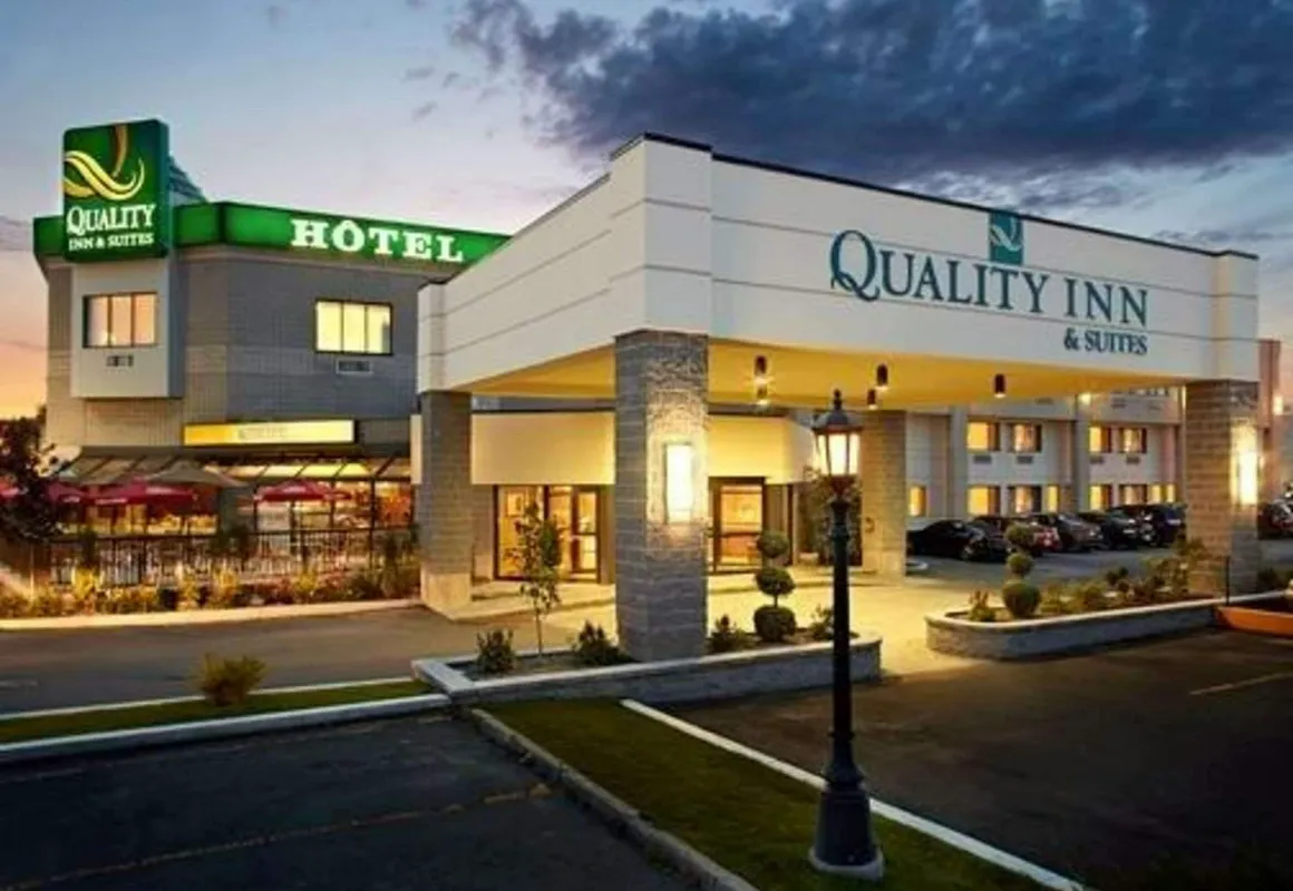Quality Inn & Suites hotel hero