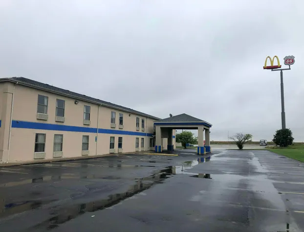 Super 8 by Wyndham Chenoa hotel detail image 1