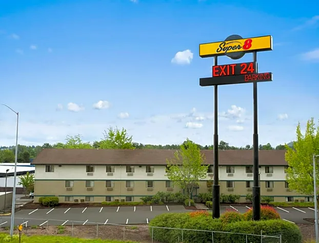 Super 8 by Wyndham Portland Airport hotel detail image 1