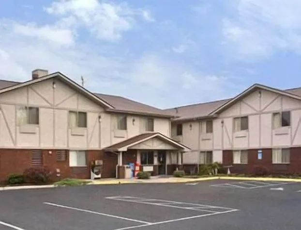 Super 8 by Wyndham Appomattox VA hotel detail image 1