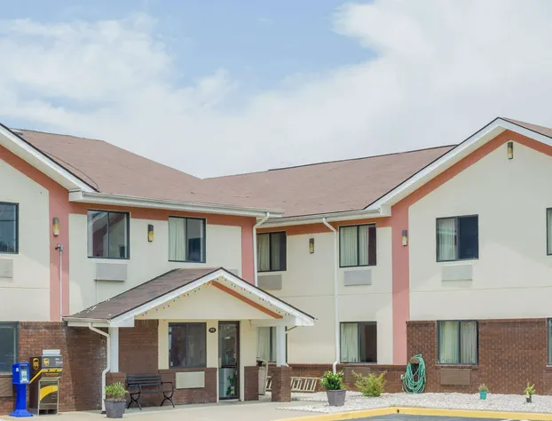 Super 8 by Wyndham Appomattox VA hotel detail image 2