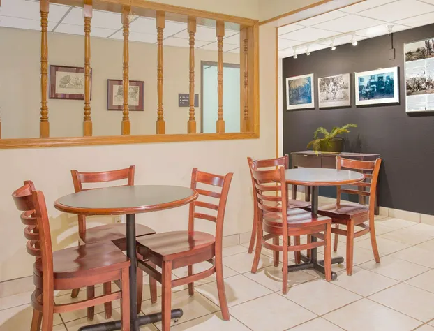 Super 8 by Wyndham Appomattox VA hotel detail image 3