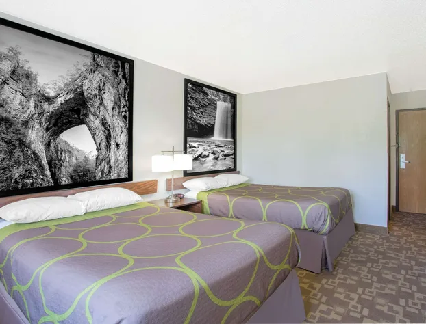 Super 8 by Wyndham Appomattox VA hotel detail image 4