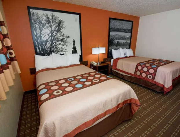 Super 8 by Wyndham Altoona hotel detail image 4