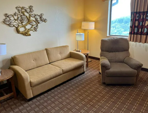 Super 8 by Wyndham Altoona hotel detail image 3