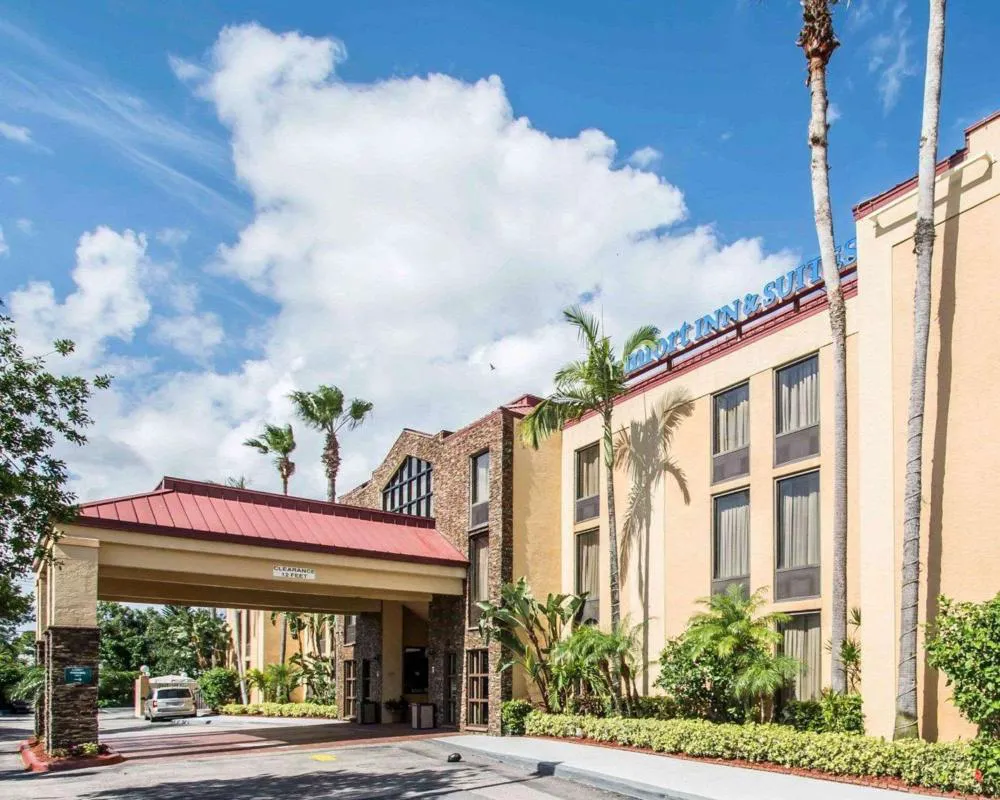 Comfort Inn & Suites Lantana - West Palm Beach South hotel hero