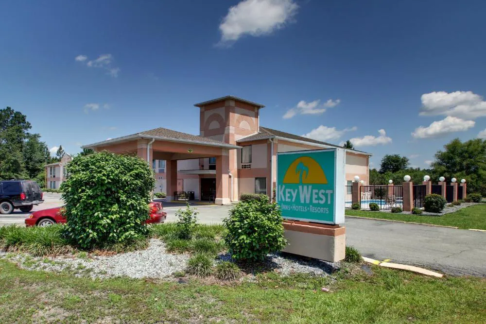 YurZzz Inn hotel hero