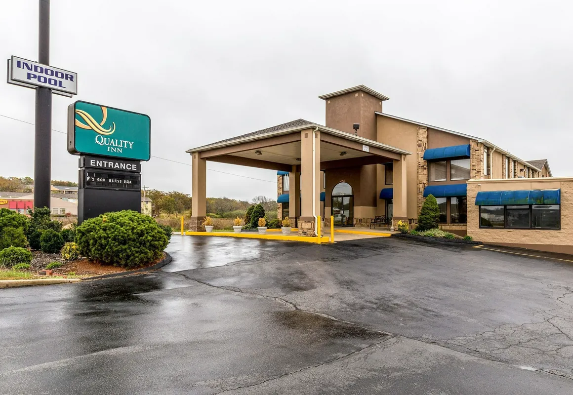 Quality Inn Rolla hotel hero