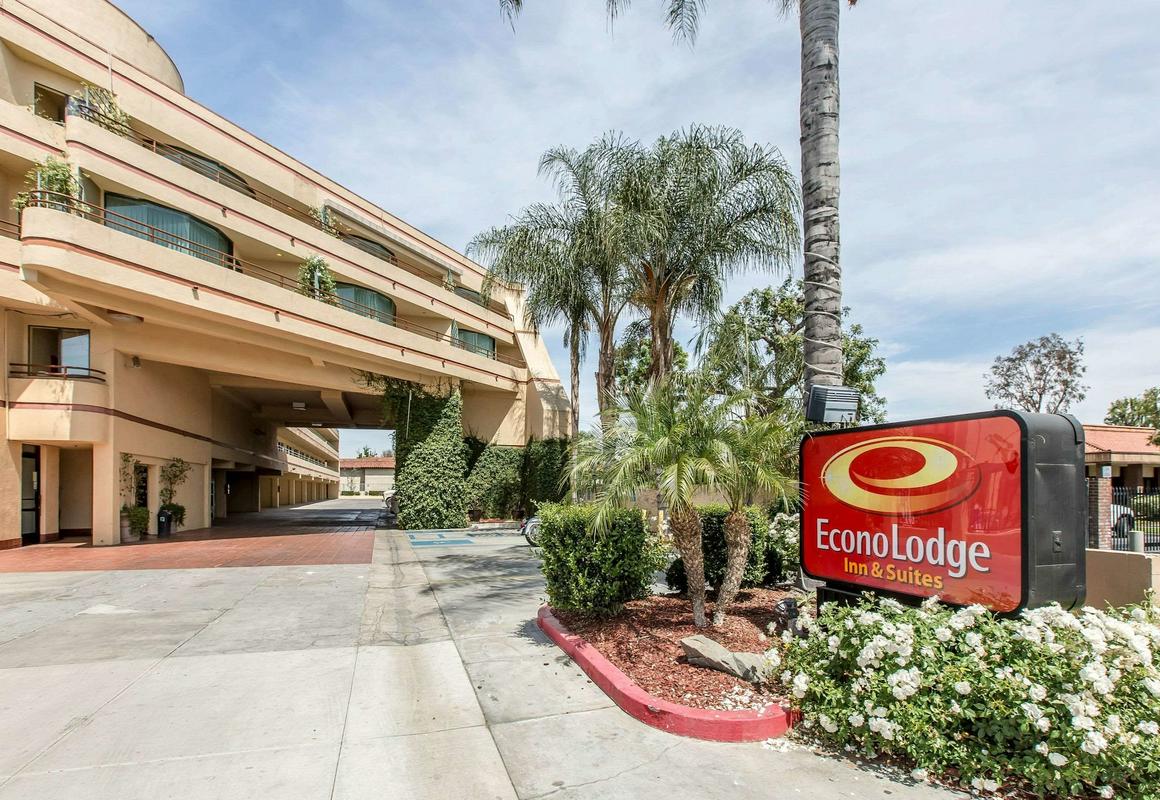 Econo Lodge Inn & Suites Riverside - Corona hotel hero