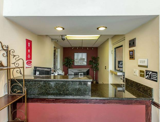 Econo Lodge Inn & Suites Riverside - Corona hotel detail image 4